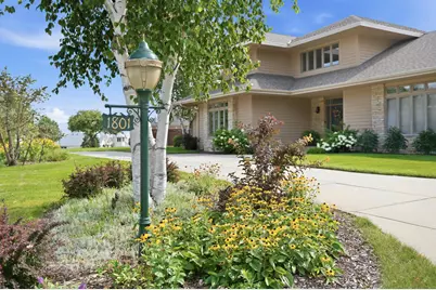 1801 E Bristlecone Dr, Hartland, WI 53029 - Photo 2