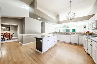 451 White Oak Trail, Hartland, WI 53029 - Photo 4