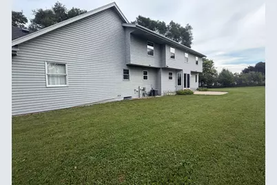 2135  Sherman Rd, Jackson, WI 53037 - Photo 4
