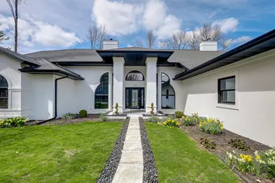 402  Wild Oak Dr, Manitowoc, WI 54220 - Photo 4