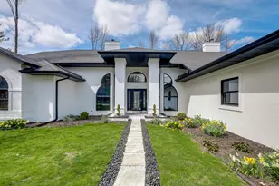 402 Wild Oak Dr, Manitowoc, WI 54220 - Photo 4