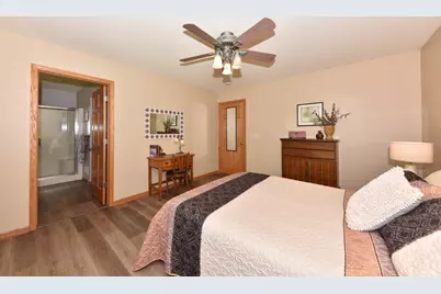 1300  Goldcrest Ct, West Bend, WI 53095 - Photo 10