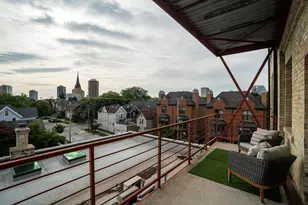 904 E Pearson St, Milwaukee, WI 53202 - Photo 38