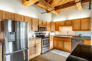 904 E Pearson St, Milwaukee, WI 53202 - Photo 14