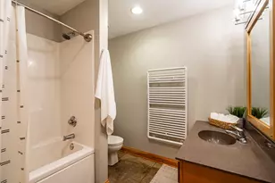 904 E Pearson St, Milwaukee, WI 53202 - Photo 26