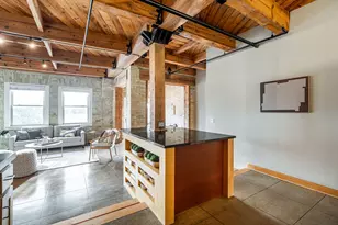904 E Pearson St, Milwaukee, WI 53202 - Photo 12