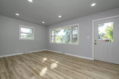 8134 W Acacia St, Milwaukee, WI 53223 - Photo 2
