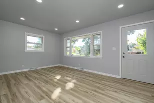 8134 W Acacia St, Milwaukee, WI 53223 - Photo 2