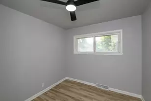 8134 W Acacia St, Milwaukee, WI 53223 - Photo 12