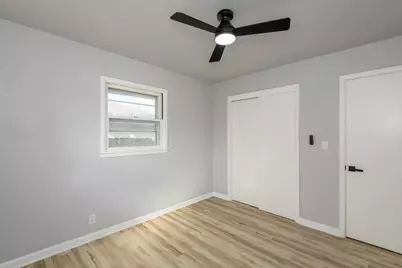 8134 W Acacia St, Milwaukee, WI 53223 - Photo 10