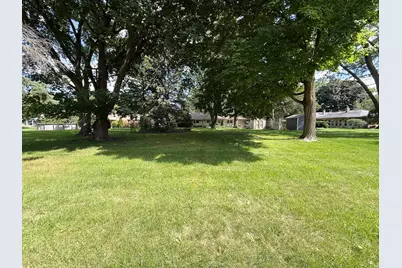 3121 N 105th St, Wauwatosa, WI 53222 - Photo 2