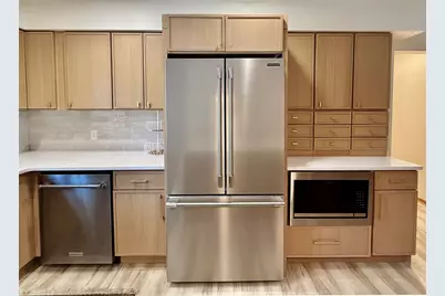 3121 N 105th St, Wauwatosa, WI 53222 - Photo 8