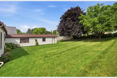 300  St Rose Ave, Fredonia, WI 53021 - Photo 4