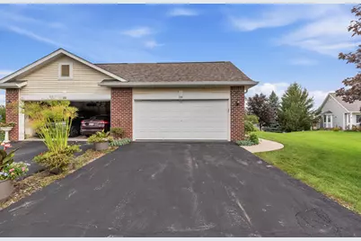 994  Niagara Ct, Port Washington, WI 53074 - Photo 2