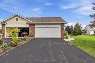 994 Niagara Ct, Port Washington, WI 53074 - Photo 2
