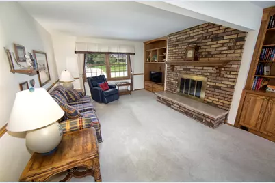 5676  Garland Ln, Greendale, WI 53129 - Photo 14