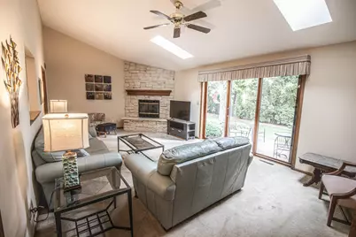 W52N106  Pioneer Ct #B, Cedarburg, WI 53012 - Photo 4