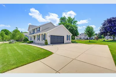 2021  Inverness Dr, Waukesha, WI 53186 - Photo 2