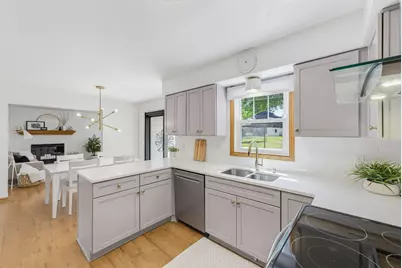 2021  Inverness Dr, Waukesha, WI 53186 - Photo 12