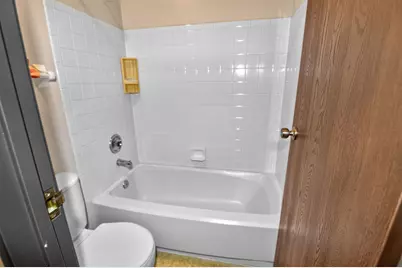 3233 W Mangold Ave #F, Greenfield, WI 53221 - Photo 12