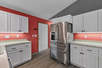 978  Bay View Cir, Mukwonago, WI 53149 - Photo 14