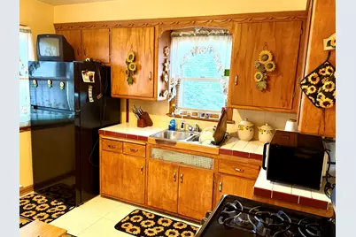 5718 W Roosevelt Dr, Milwaukee, WI 53216 - Photo 8