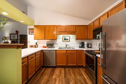 6185 S Creekside Dr #5, Cudahy, WI 53110 - Photo 8