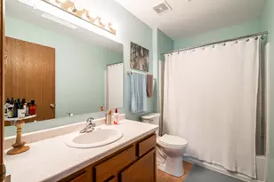 6185 S Creekside Dr, Cudahy, WI 53110 - Photo 12