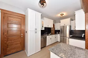 1714 E Kane Pl, Milwaukee, WI 53202 - Photo 8