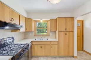 N65W14104 Hazel K Cir, Menomonee Falls, WI 53051 - Photo 2