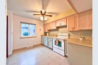1415  Oakes Rd #5, Racine, WI 53406 - Photo 8