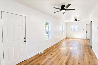 717  Hubbard St, Racine, WI 53402 - Photo 10