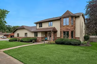 1942 Grand View Blvd, Onalaska, WI 54650 - Photo 2