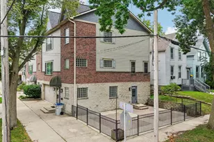 805 E Pearson St, Milwaukee, WI 53202 - Photo 2