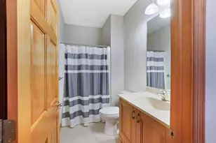 805 E Pearson St, Milwaukee, WI 53202 - Photo 14