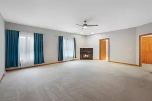 805 E Pearson St, Milwaukee, WI 53202 - Photo 22