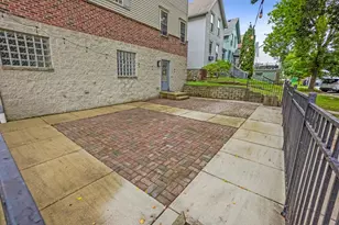 805 E Pearson St, Milwaukee, WI 53202 - Photo 32
