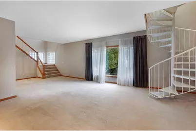 805 E Pearson St, Milwaukee, WI 53202 - Photo 6