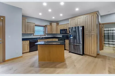 805 E Pearson St, Milwaukee, WI 53202 - Photo 8