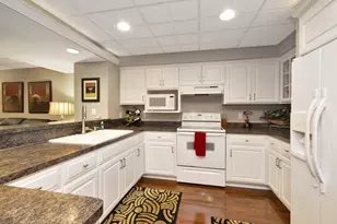 21135 Stratford Ct, Brookfield, WI 53045 - Photo 30