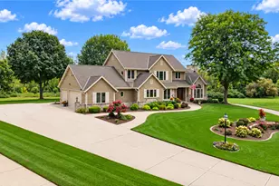 21135 Stratford Ct, Brookfield, WI 53045 - Photo 2