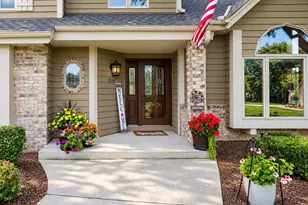 21135 Stratford Ct, Brookfield, WI 53045 - Photo 4