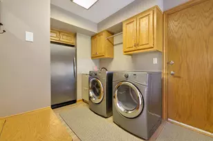 21135 Stratford Ct, Brookfield, WI 53045 - Photo 18