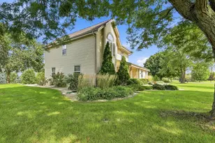 N48W25418 Aberdeen Dr, Lisbon, WI 53072 - Photo 4