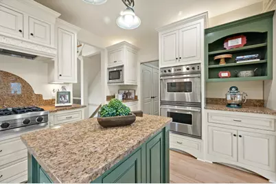 264  Steeple Point Cir, Delafield, WI 53018 - Photo 14