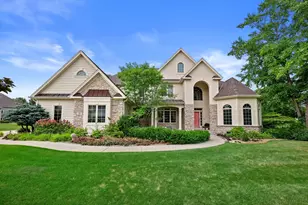 264 Steeple Point Circle, Delafield, WI 53018 - Photo 2