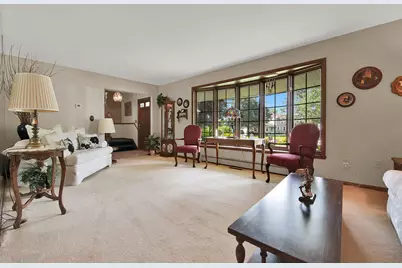 N89W17151  Highland Ct, Menomonee Falls, WI 53051 - Photo 6