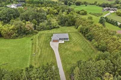 W290S6625  Holiday Rd, Mukwonago, WI 53189 - Photo 4