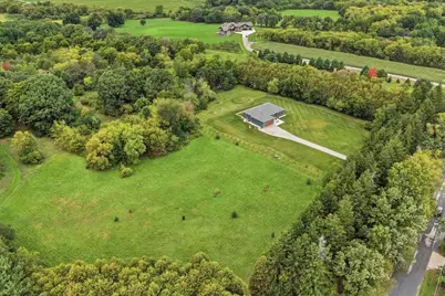 W290S6625  Holiday Rd, Mukwonago, WI 53189 - Photo 6