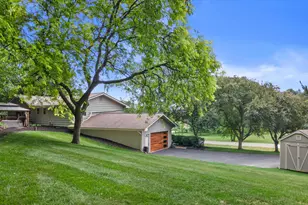 W290S2811 Carmarthen Dr, Genesee, WI 53188 - Photo 4